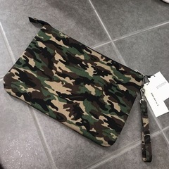 最終処分値下‼️新品タグ付⭐️WEGO迷彩柄クラッチバック⭐️定価2,590円を500円‼️の画像