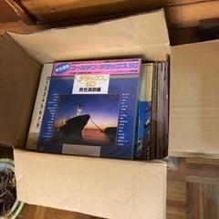 レーザーディスクとカセットテープ