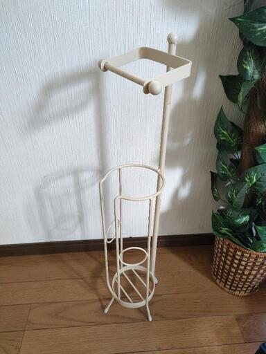 シンプルなトイレットペーパーホルダー