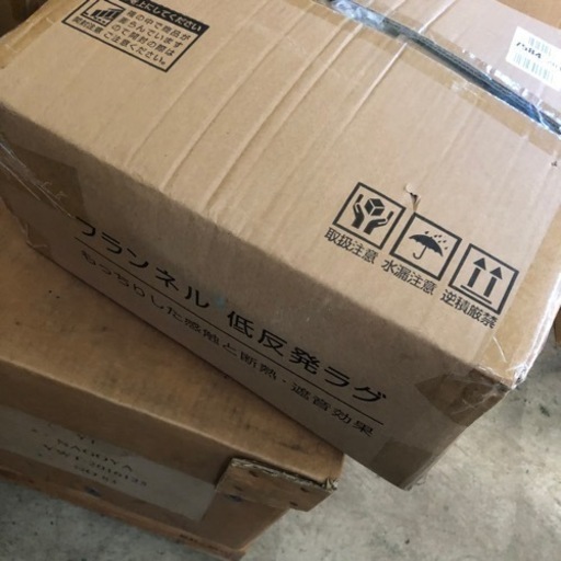 215 未使用　低反発ラグ　マット　カーペット　柄