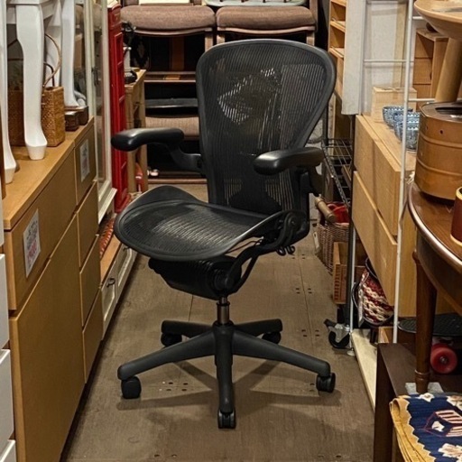 【売約済み】　【実質表示価格より２０％お値引き！！】　Aeron Chairs ハーマンミラー hermanmiller アーロンチェア 検　Bサイズ　ランバーサポート　スタンダード　タイプ　座メッシュ KOKUYO  ing Gliding Chair コクヨ　イング　スチールケース　steelcase　デスクチェア　OAチェア　展示品　メッシュ　ポリッシュ　OKAMURA オカムラ コンテッサ Contessa