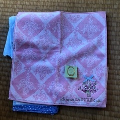 ハンドタオルとハンカチの4枚セットの画像