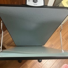 東芝ズボンプレッサーの画像