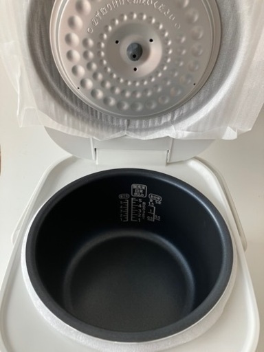 【新品未使用】炊飯器 5.5合炊きERC-MC50-W 2022年製　アイリスオーヤマ