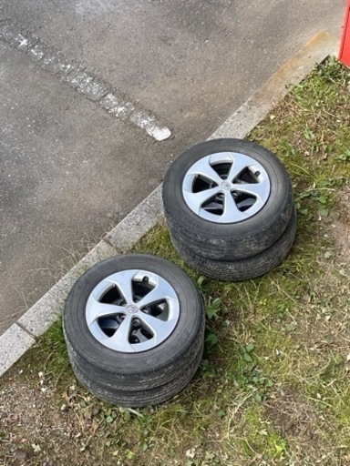 プリウス　純正タイヤ