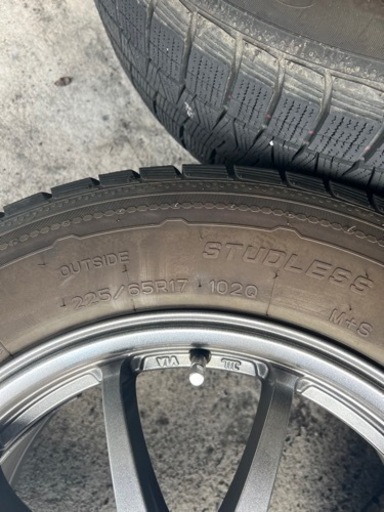 スタッドレスタイヤ　225/65R17-102Q