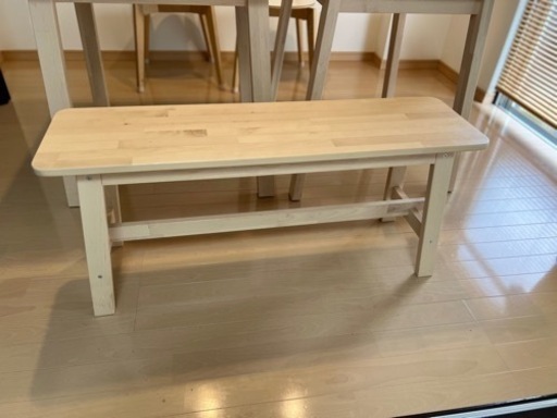 IKEAの机2つ、椅子2脚、ベンチ1脚、セット