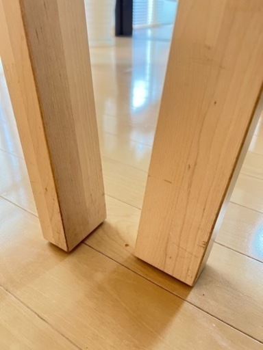 IKEAの机2つ、椅子2脚、ベンチ1脚、セット