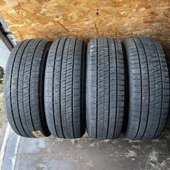 バリ山　BRIDGESTONE ブリヂストン　ブリジストン　VRX2 215/60R17 スタッドレス タイヤ　2018年製　17インチ