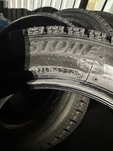 スタッドレスタイヤ　新品未使用　ブリヂストンVRX  155/65/14インチです。即決購入の方は、値引きします。商品説明欄をご覧ください。