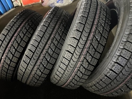 スタッドレスタイヤ　新品未使用　ブリヂストンVRX  155/65/14インチです。即決購入の方は、値引きします。商品説明欄をご覧くだ