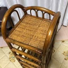 スリッパ収納棚　籐製の画像