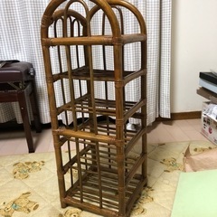 スリッパ収納棚　籐製の画像