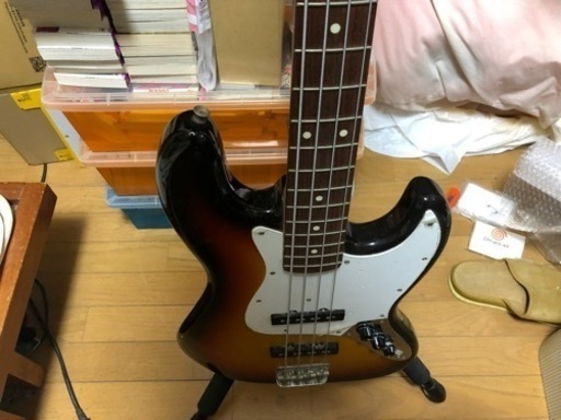 Fender japanの  ジャズベース　です。　保証書付き説明書付きです。