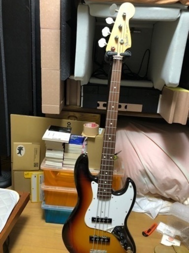 Fender japanの  ジャズベース　です。　保証書付き説明書付きです。