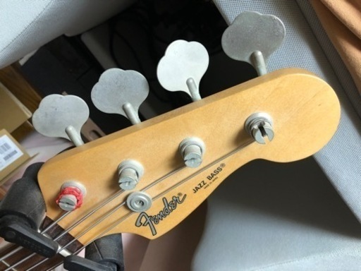 Fender japanの  ジャズベース　です。　保証書付き説明書付きです。
