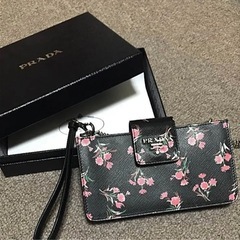 PRADA 日本限定 チェーンウォレット iPhoneケース