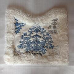 【NITORI】トイレマット＆蓋カバー
(ダマスク柄・白×サックス)の画像