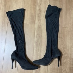ニーハイブーツ