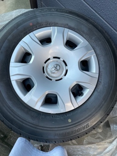 ハイエース純正タイヤ新車外し