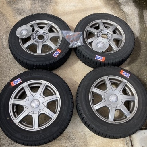 ナット付　カローラフィールダー　スタッドレスタイヤ　ホイール　4本セット　バリ山