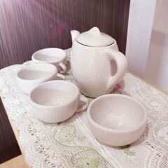 お気に入り１１名💕【限定品】未使用🌟９個セット🌟本当に飲めますよ❤️１００円均一製品ではなく🌸しっかりした作りですので✨熱いものも入れていただけます💐陶器製ミニティーセット☺️他にもたくさん出品！！の画像