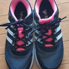 【受付終了】アディダスランニングシューズ（中古）23.5cm