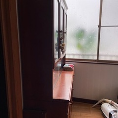 　本日来れる方食器棚の画像
