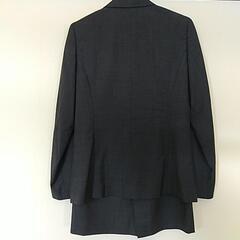 通勤 リクルート レディース グレーのスーツの画像