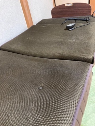 折りたたみ電動ベッド
