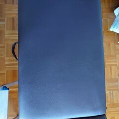 折り畳み　マッサージベッド　施術ベッドの画像