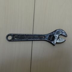 モンキーレンチ