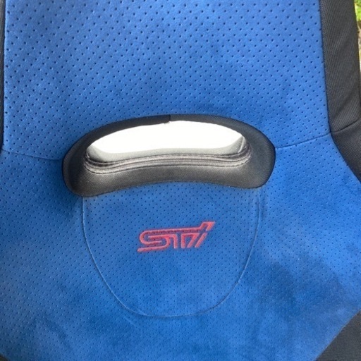 お取引中　少し値下げしたよ。スバル　インプレッサ　sti バージョン　希少の運転席シート　座椅子仕様