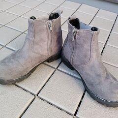 女の子用ショートブーツの画像