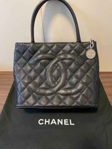 CHANELシャネル　キャビアスキンハンドバック