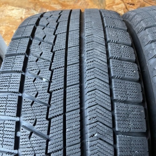 極上タイヤ　BRIDGESTONE ブリヂストン　ブリジストン　VRX 225/50R17 スタッドレス タイヤ　2017年製　17イ