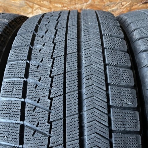 極上タイヤ　BRIDGESTONE ブリヂストン　ブリジストン　VRX 225/50R17 スタッドレス タイヤ　2017年製　17イ
