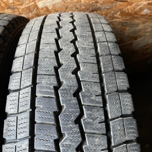 バリ山　DUNLOP ダンロップ　SV01 195/80R15 LT スタッドレス タイヤ　2016年製　15インチ