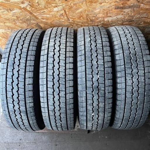 バリ山　DUNLOP ダンロップ　SV01 195/80R15 LT スタッドレス タイヤ　2016年製　15インチ