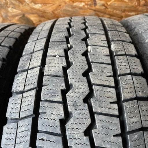 バリ山　DUNLOP ダンロップ　SV01 195/80R15 LT スタッドレス タイヤ　2016年製　15インチ