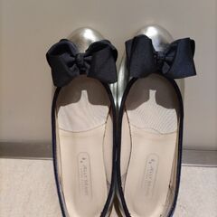 【無料】ユニクロカットソー、JELLY BEANSパンプスの画像