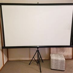 【美品+使用回数2回】プロジェクター+三脚式スクリーンの画像