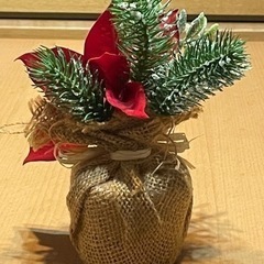 テーブルサイズのクリスマスデザインの飾りの画像