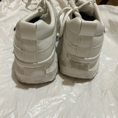 白　ダットスニーカー　厚底の画像