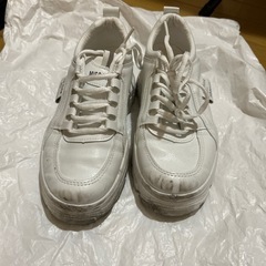 白　ダットスニーカー　厚底の画像