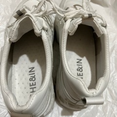 白　ダットスニーカー　厚底の画像