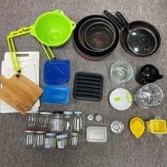 キッチン用品44点＋空き容器などたくさん