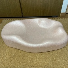 ベビー用品　　バスチェアとバスローブの画像