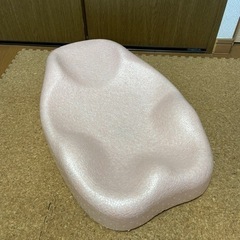 ベビー用品　　バスチェアとバスローブの画像