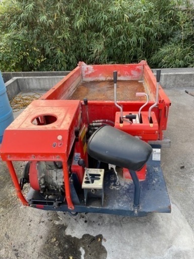 キャタピラのダンプ